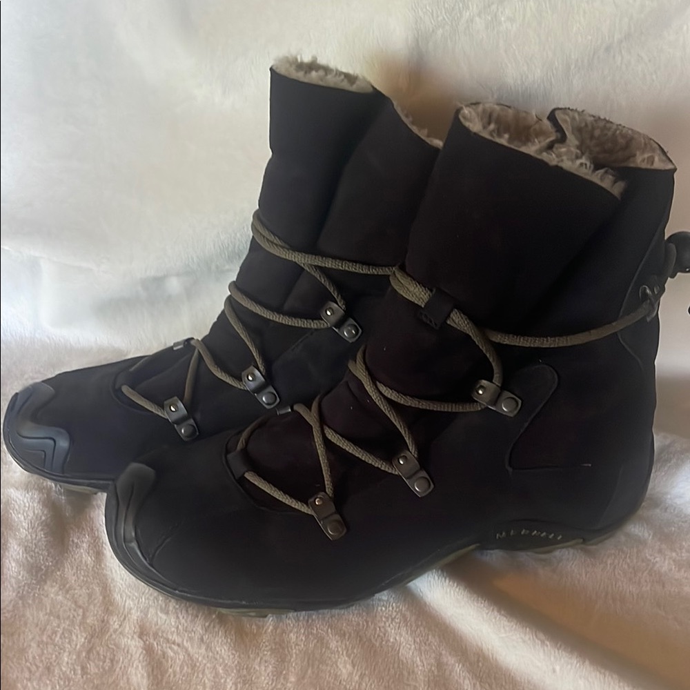 Merrell Black Winter Boots  8.5 forcast tug style with Rugged Design